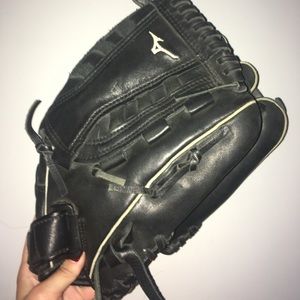 Mizuno 12.5 inch fastpitch softball glove